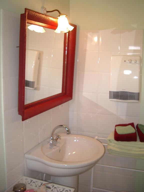 Maison d'Hôtes de la Verrière Les Ardillats Quarto foto