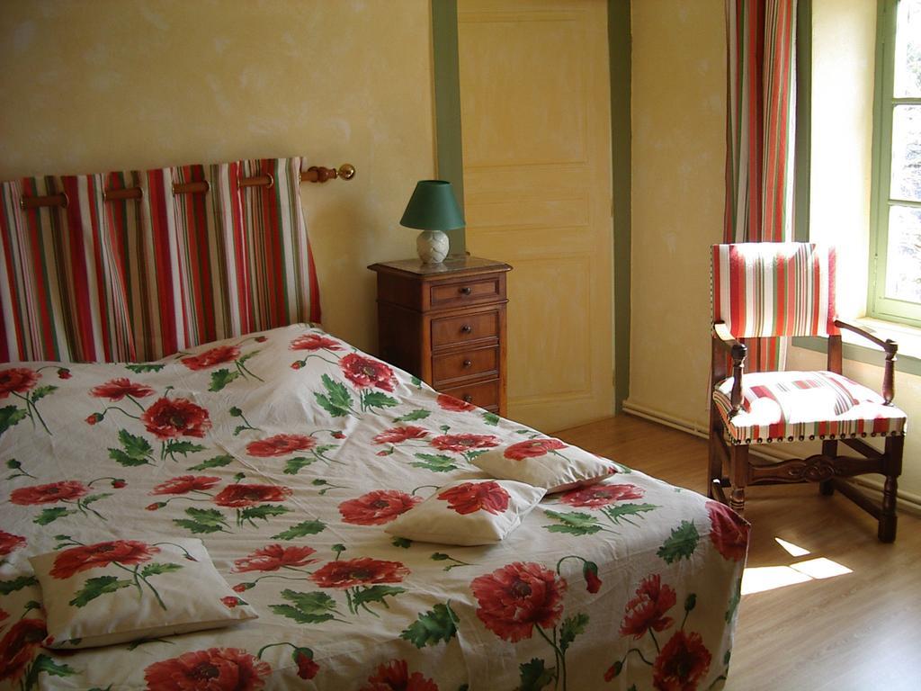 Maison d'Hôtes de la Verrière Les Ardillats Quarto foto