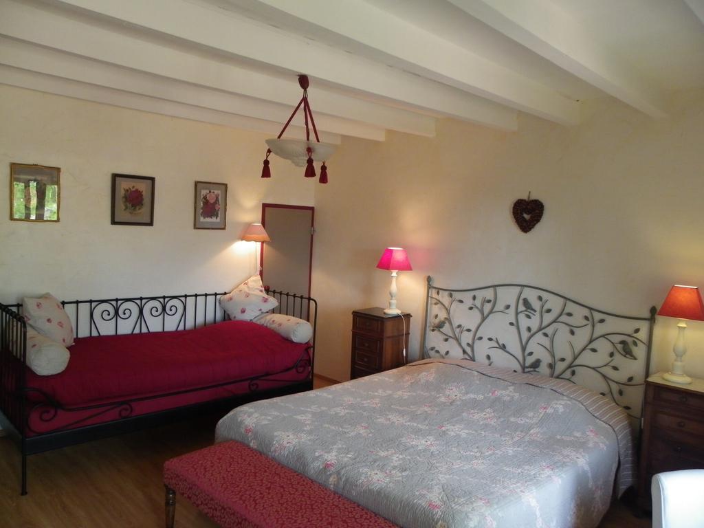 Maison d'Hôtes de la Verrière Les Ardillats Quarto foto