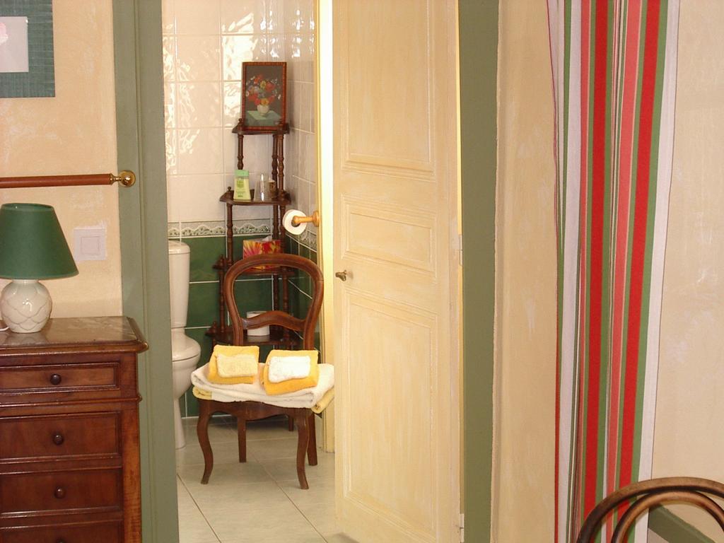 Maison d'Hôtes de la Verrière Les Ardillats Quarto foto
