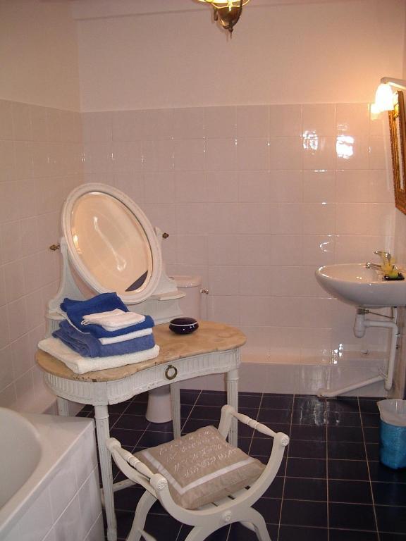 Maison d'Hôtes de la Verrière Les Ardillats Quarto foto