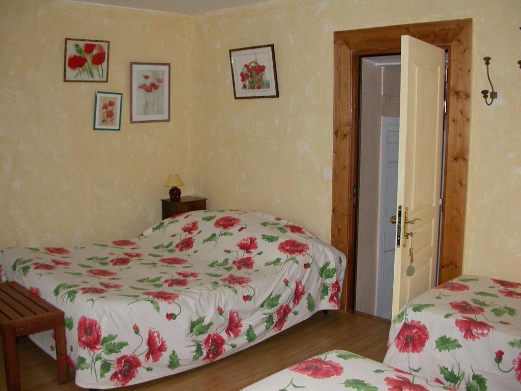 Maison d'Hôtes de la Verrière Les Ardillats Quarto foto