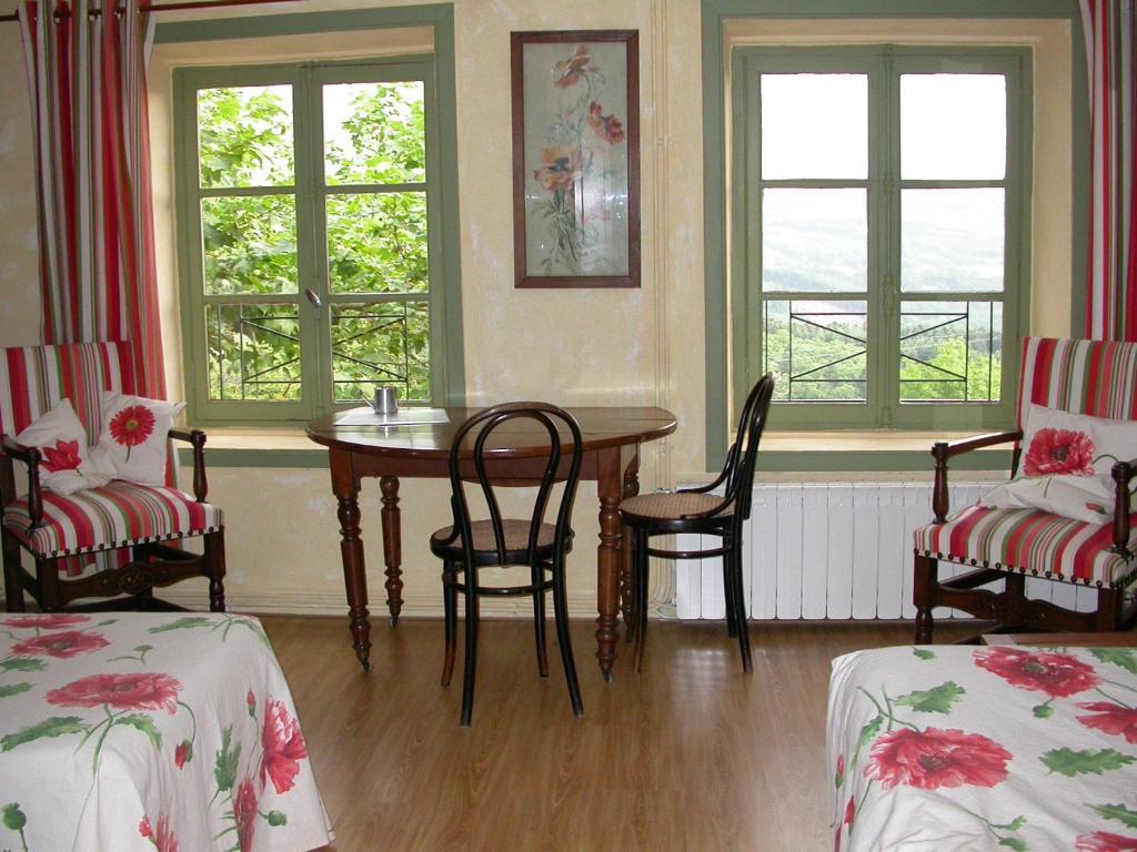 Maison d'Hôtes de la Verrière Les Ardillats Quarto foto