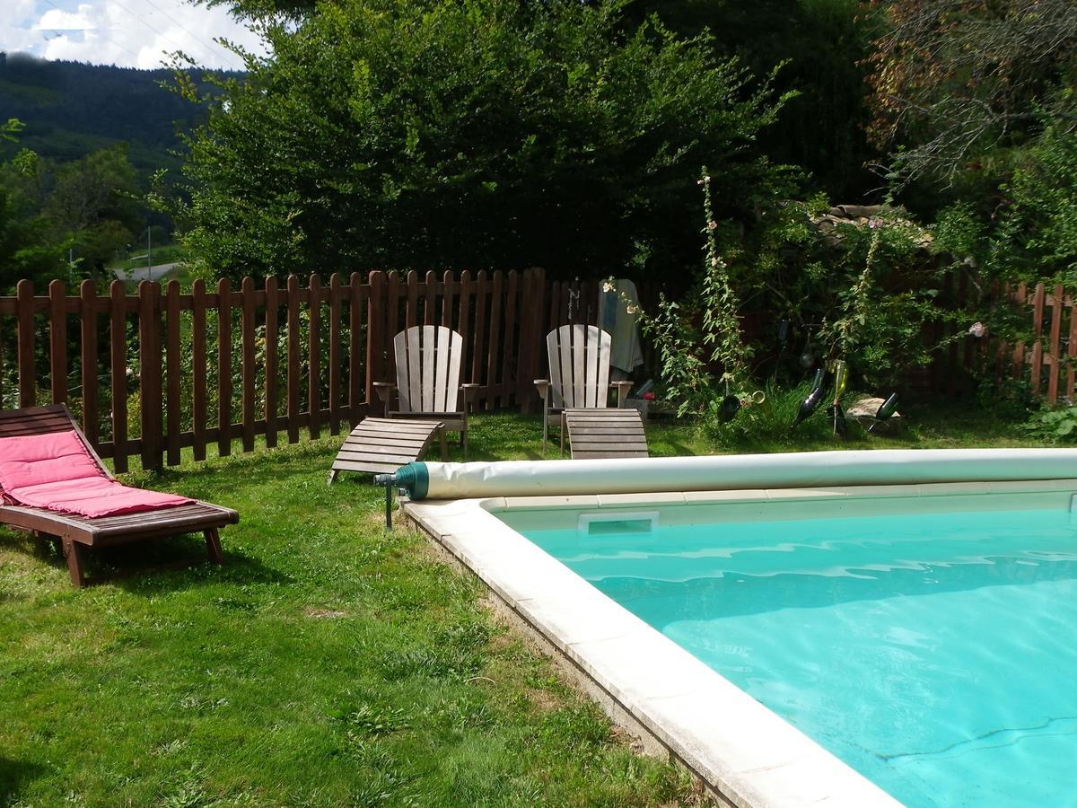 Maison d'Hôtes de la Verrière Les Ardillats Exterior foto